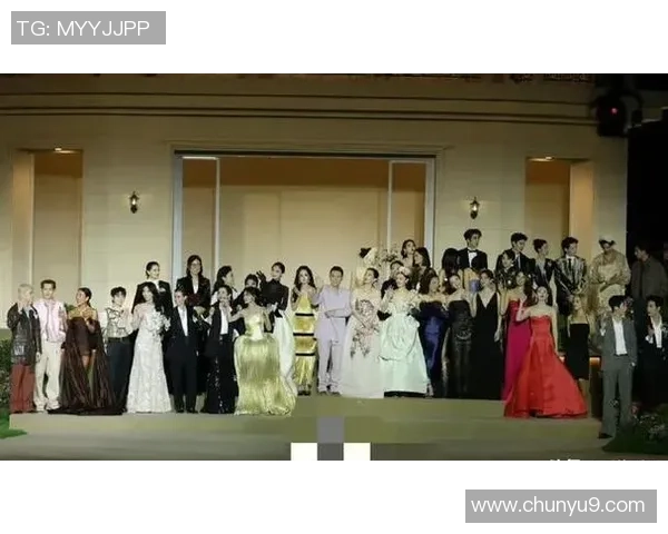 65岁郎平现身时髦大典,佩带小花年青又生机,与谷爱凌梦境联动